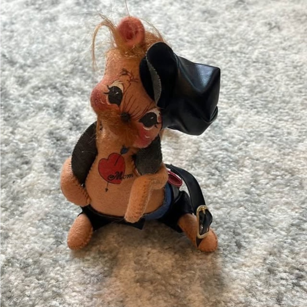 Vintage 1991 Annalee Motorcycle Mouse with heart tattoo